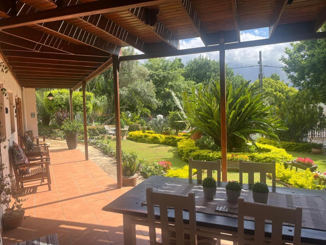 Aan De Bergen Hotel สเวลเลนดาม ภายนอก รูปภาพ