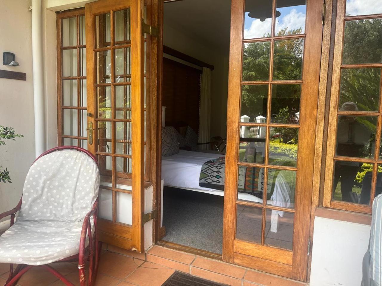 Aan De Bergen Hotel สเวลเลนดาม ภายนอก รูปภาพ
