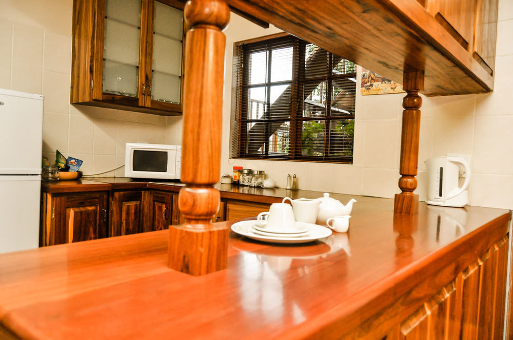 Aan De Bergen Hotel สเวลเลนดาม ภายนอก รูปภาพ