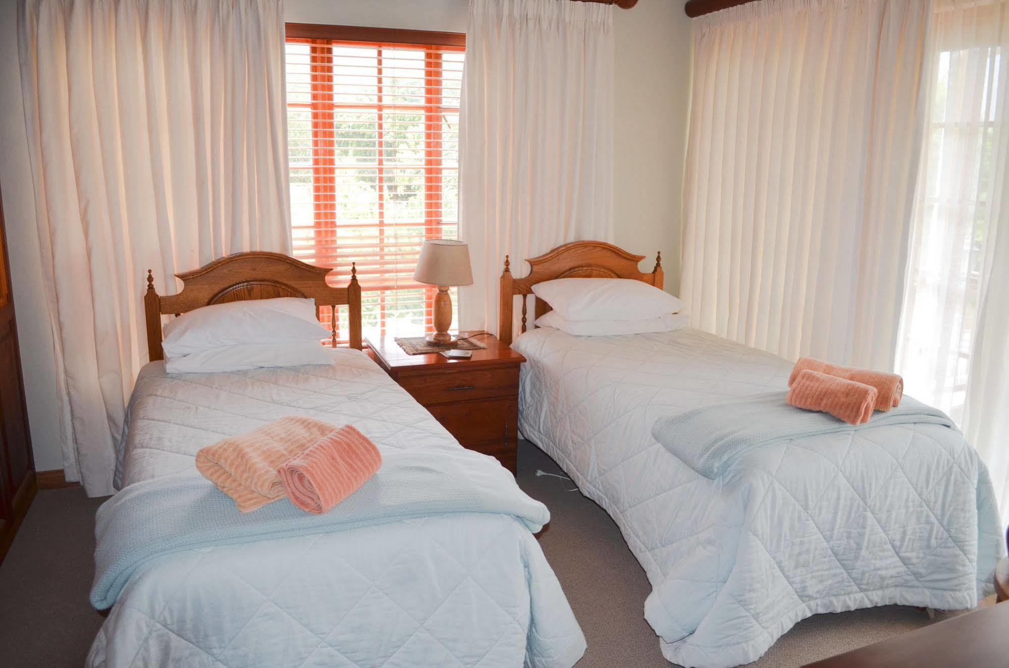 Aan De Bergen Hotel สเวลเลนดาม ภายนอก รูปภาพ